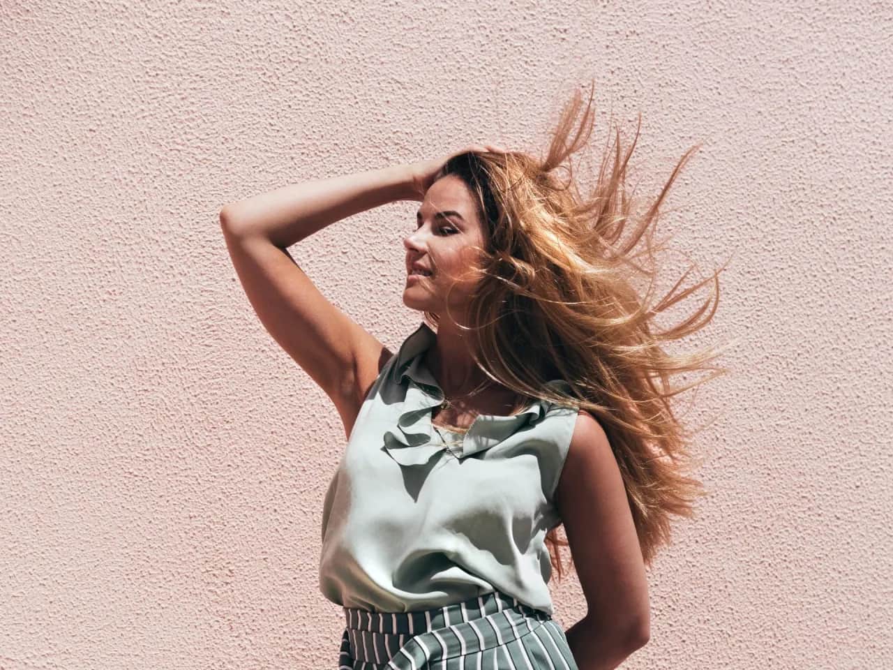 Volumenpuder für Haare: So verleihen Sie Ihrem Haar sofort Fülle