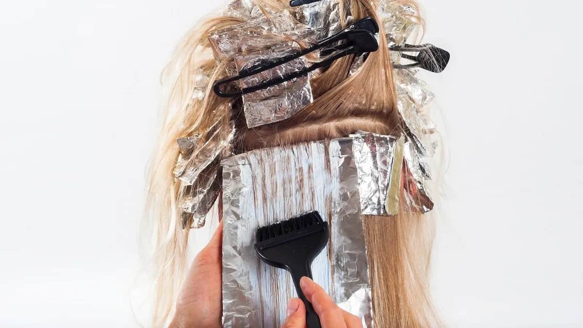 Haar entfärben: So entfernen Sie unerwünschte Haarfarbe effektiv