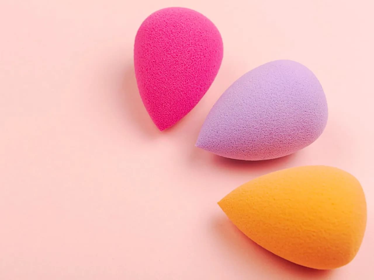 Make-up Schwamm sauber machen: Effektive Methoden für strahlende Hygiene